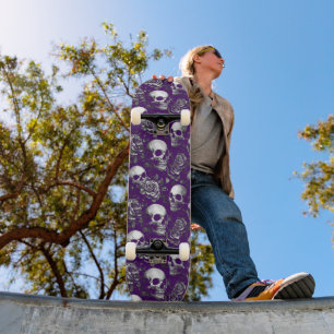 Totenköpfe und Rosen lila Gothic Skateboard
