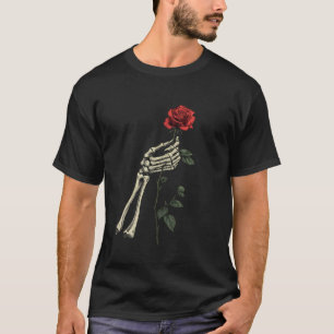 Totenkopfhand hält rote Rosenblume T-Shirt