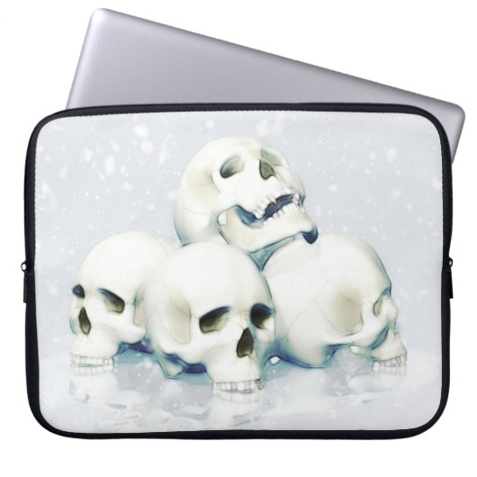 Totenschädel im Schnee Laptopschutzhülle (Vorderseite)
