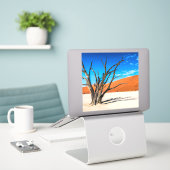 Toter Baum in Deadvlei, Namibia Aufkleber (Laptop auf Schreibtisch)