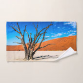 Toter Baum in Deadvlei, Namibia Badhandtuch Set (Handtuch)