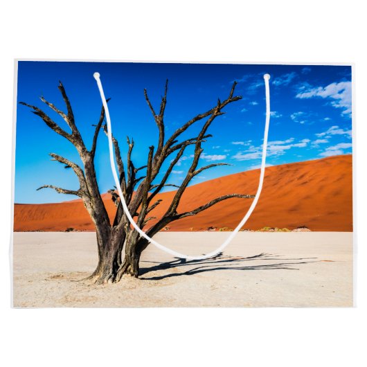 Toter Baum in Deadvlei, Namibia Große Geschenktüte (Rückseite)