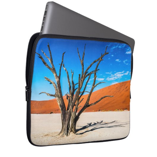 Toter Baum in Deadvlei, Namibia Laptopschutzhülle (Vorne Rechts)