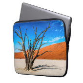 Toter Baum in Deadvlei, Namibia Laptopschutzhülle (Vorderseite Links)