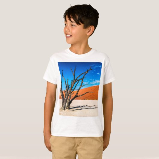 Toter Baum in Deadvlei, Namibia T-Shirt (Vorne ganz)