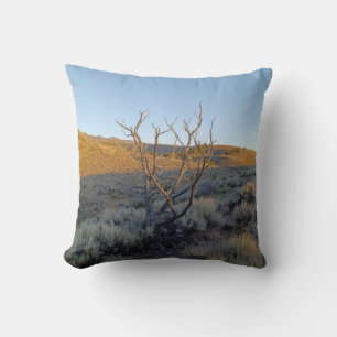 Toter Baum in der Nevada-Wüste Kissen