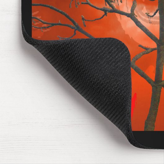 Toter Baum inmitten eines Orangen Beängstigenden S Mousepad (Ecke)