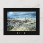 Totes Holz im Pazifik, schwarzer Text, Postkarte (Vorderseite)