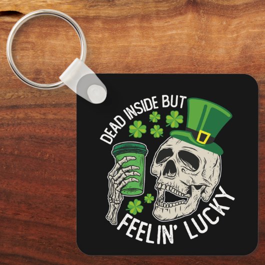 Totes Inside Aber Feelin' Lucky Skull St Patrick's Schlüsselanhänger (Vorderseite)