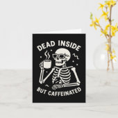 Totes Inside, aber kaffeiniertes Halloween Funny S Karte (Gelbe Blume)
