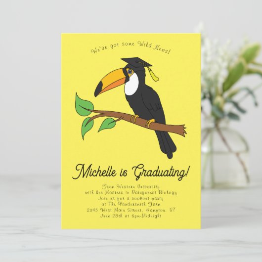 Toucan Bird Rainforest Graduation Party Einladung (Stehend Vorderseite)