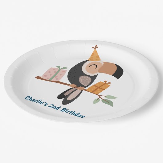 Toucan mit Party Hüten und Geschenken Pappteller (Schrägansicht)