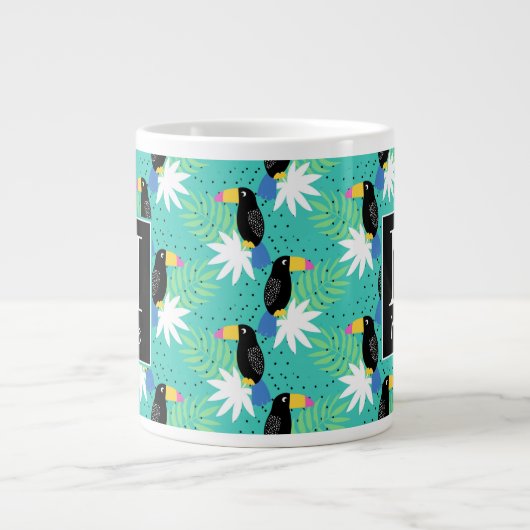 Toucans auf Aquamarinen| Monogramm Jumbo-Tasse (Vorderseite)