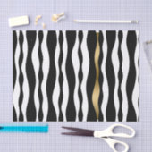 Touch von goldfarbenen Streifen Seidenpapier (Handwerk)