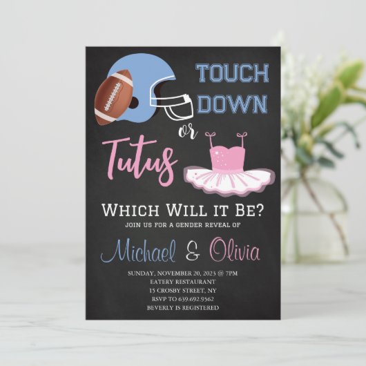 TOUCHDOWNS ODER TUTUS Gender Reveal Baby Shower Einladung (Stehend Vorderseite)