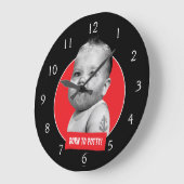 Tough Beared Baby Boy Große Wanduhr (Winkel)