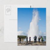 Tourist beobachten Strokkur Postkarte (Vorne/Hinten)