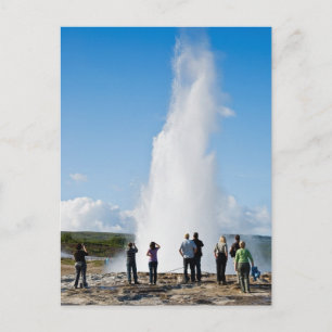 Tourist beobachten Strokkur Postkarte