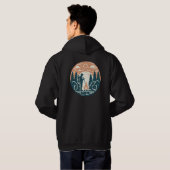 Tourist in der Nähe eines Feuers im Wald Hoodie (Schwarz voll)
