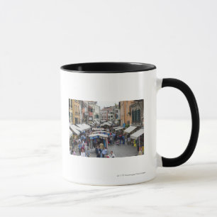 Touristen in einem Straßenmarkt, Venedig, Italien Tasse
