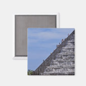 Touristen klettern auf Ruinen von El Magnet (Vorderseite/Rückseite)