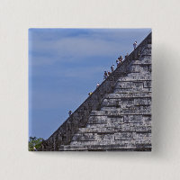 Touristen klettern Treppe auf Ruinen von El