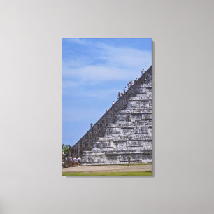 Touristen klettern Treppe auf Ruinen von El Leinwanddruck