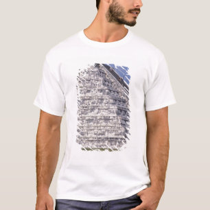 Touristen klettern Treppe von El Castillo, Stein T-Shirt