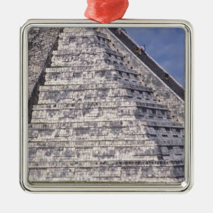 Touristen steigen Treppen von El Castillo, Stein Silbernes Ornament