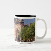 Touristen vor Fatehpur Sikri, in