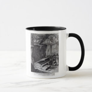 Touristen, welche die Öffnung von einem alten Tasse