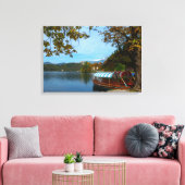 Touristenboote im Bled-See im Herbst Leinwanddruck (Insitu (Wohnzimmer))