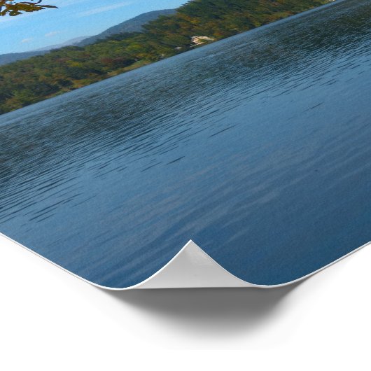 Touristenboote im Bled-See im Herbst Poster (Ecke)