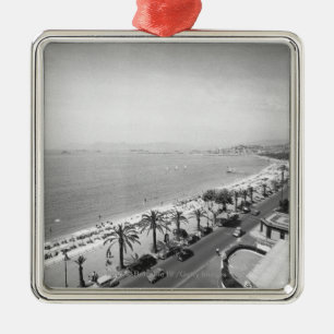 Touristische komplexe Ansicht an der Küste B&W Silbernes Ornament