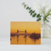 Tower Bridge im Morgengrauen Postkarte (Stehend Vorderseite)