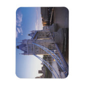 Tower Bridge in London Magnet (Vertikal)