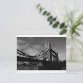 Tower Bridge Schwarzweiß-Bild Postkarte (Stehend Vorderseite)