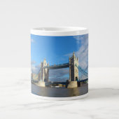 Tower Bridge-Tasse. Jumbo-Tasse (Vorderseite)