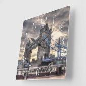 Tower Bridge & The Shard, London, England Quadratische Wanduhr (Winkel)