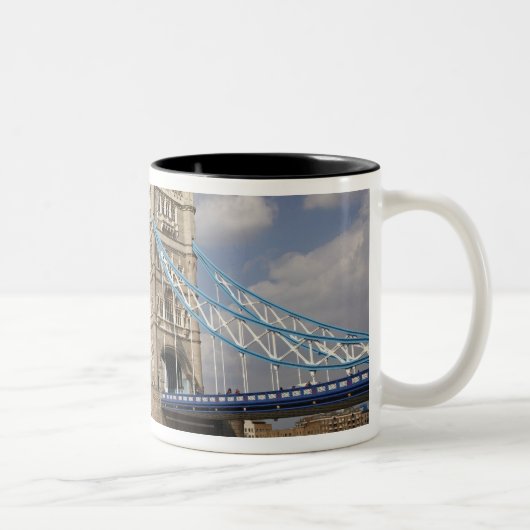 Tower Bridge und River Thames, London, Zweifarbige Tasse (Rechts)