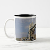 Tower Bridge und River Thames, London, Zweifarbige Tasse (Links)