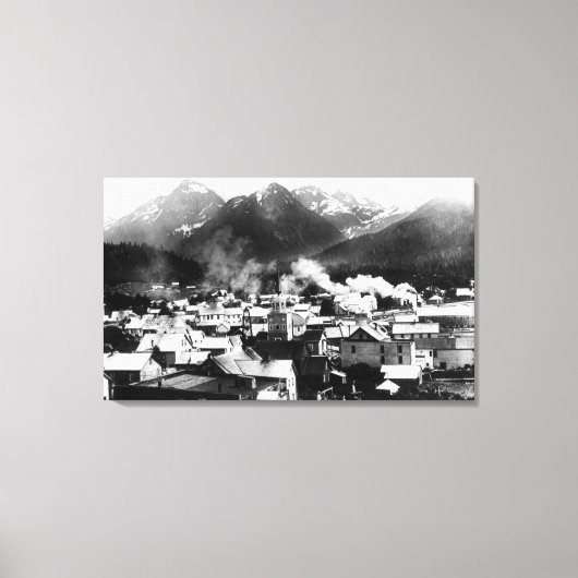 Town View Sitka, Alaska mit Pyramide Leinwanddruck (Vorderseite)