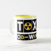 Toxische Co-Worker B/Y-Tasse Zweifarbige Tasse (Vorderseite Links)
