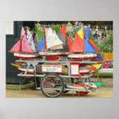 Toy Sailboats, Luxembourg Gardens, Paris Poster (Vorne)