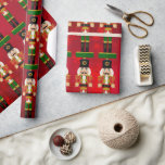Toy Soldier Christmas Geschenkpapier<br><div class="desc">Fügen Sie Ihren Urlaubsgeschenken Vintagen Charme mit diesem bezaubernden Toy Soldier Weihnachtspapier hinzu. Mit einer reizvollen Parade von klangvollen Spielzeugsoldaten in festlichen Uniformen erweckt diese rote Umhüllungspapier die Wärme und Nostalgie klassischer Urlaubstraditionen. Ideal für Geschenkpapier-Rollen, bringt eine zeitlose und spielerische Touch zu Ihren Geschenken, die sie in dieser Weihnachtszeit hervorheben....</div>