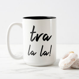 "Tra Lala!" Erklärung: Lässige moderne Typografie Zweifarbige Tasse