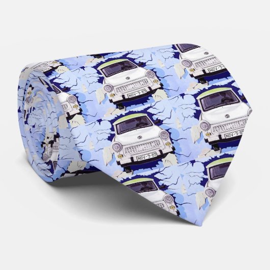 Trabant-Auto, hellblau, Berliner Mauer Krawatte (Gerollt)
