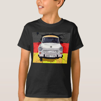 Trabant-Auto und deutsche Flagge, Berliner Mauer T-Shirt