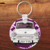 Trabant Car and Pink/Lilac Berlin Wall Schlüsselanhänger (Vorderseite)