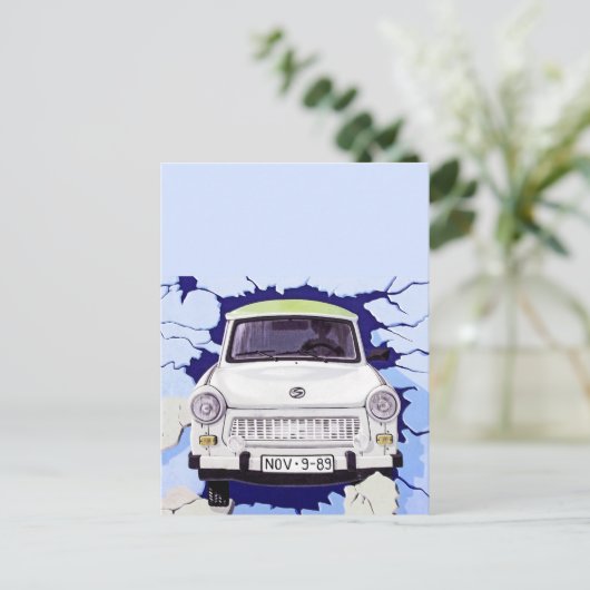 Trabant Car , Blauer Blau, Berliner Mauer Postkarte (Stehend Vorderseite)